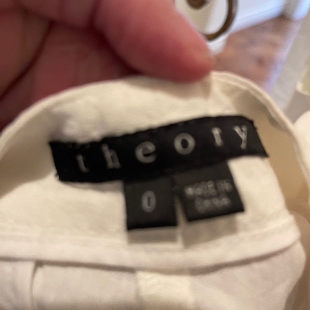 Theory linen cream shorts